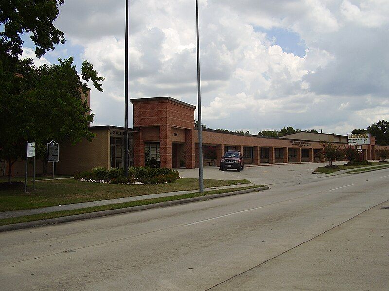 File:CarverHSHoustonTX.JPG