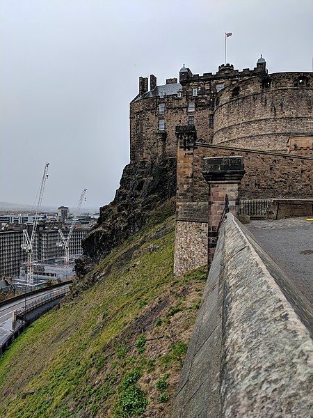 File:Edinburgh Castle, Palace.jpg