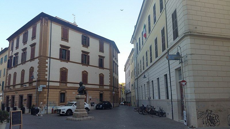 File:Grosseto Piazza Socci.jpg