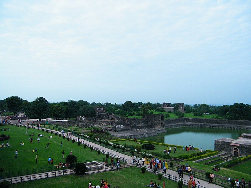 File:Jahaz Mahal-Mandu.JPG