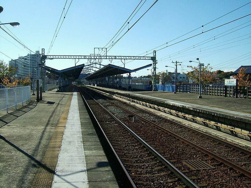 File:Keikyu-railway-kurihama-line-Miura-kaigan-station-platform.jpg