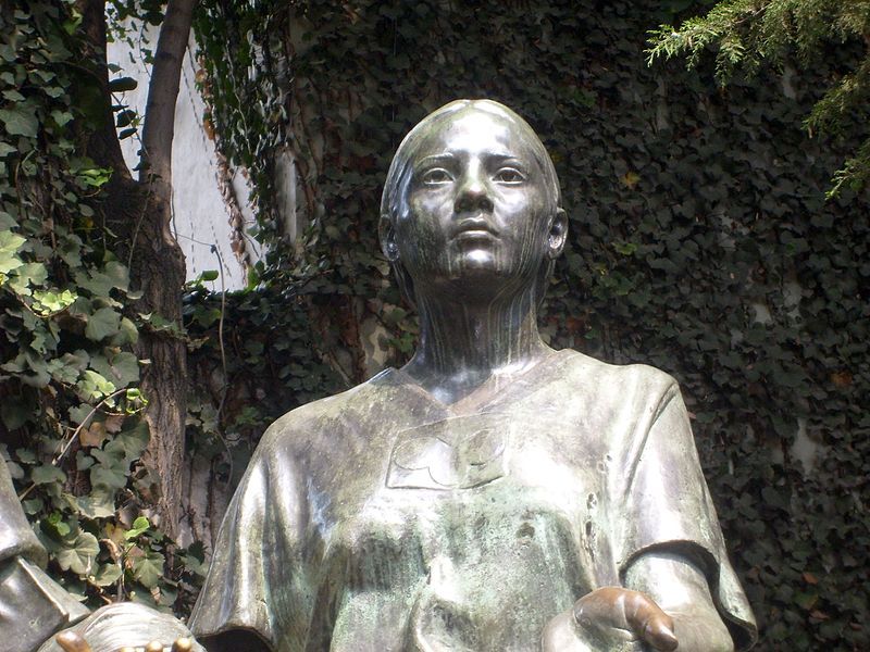 File:La Malinche statue.jpg