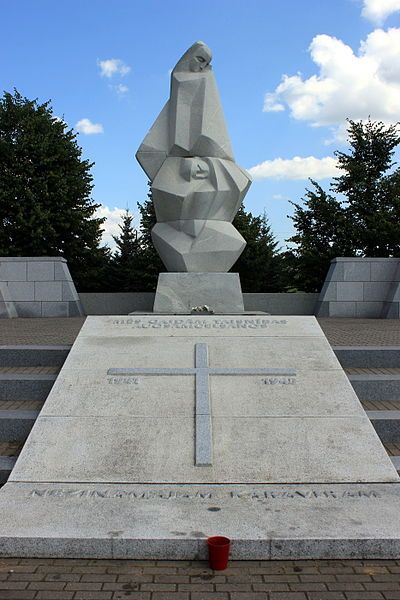 File:Lestene Cemetery 1.JPG