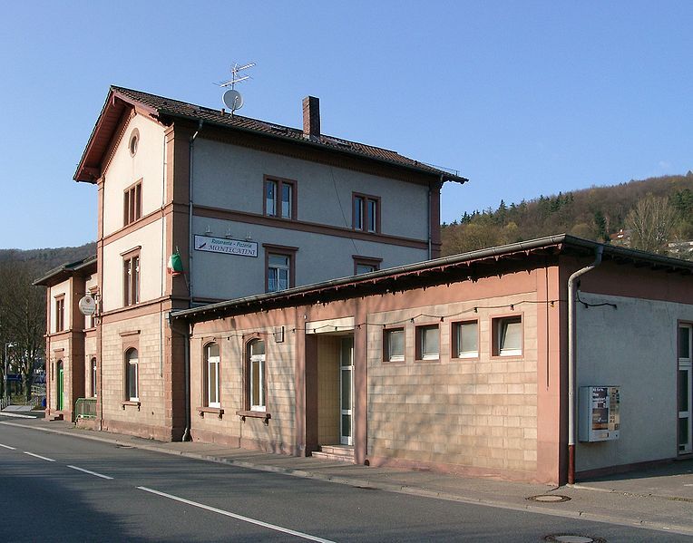 File:Neckarsteinach Bahnhof 20070404.jpg