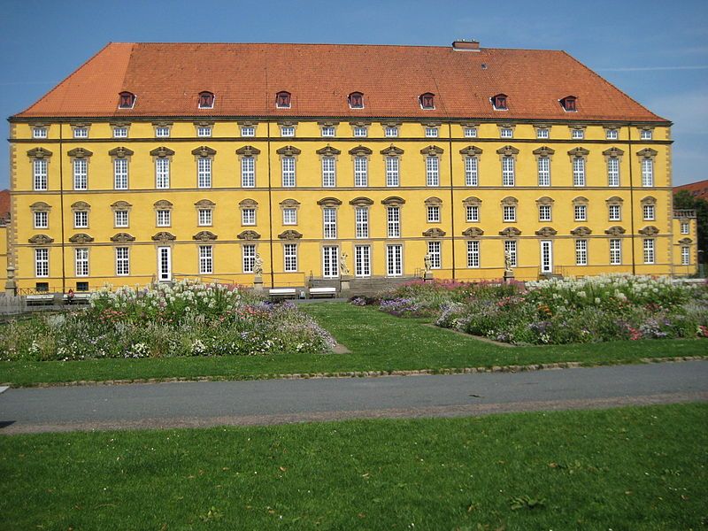 File:OSSchlossOsnabrückvomGarten2008.JPG