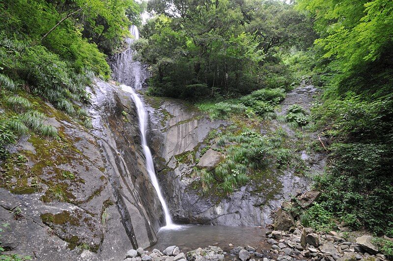 File:Saruo falls 01.JPG