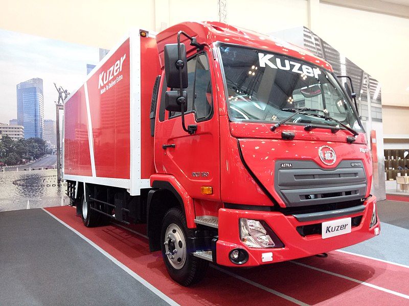 File:UD TRUCKS Kuzer.jpg