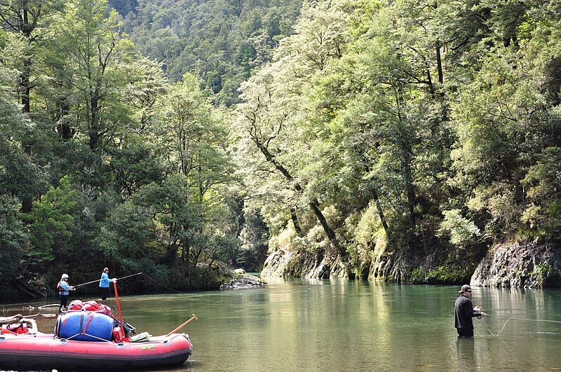 File:Upper Mohaka Fishing.JPG