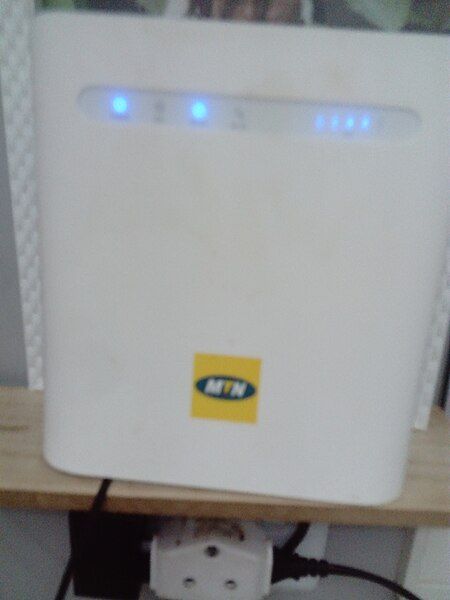 File:ZTE WiFi router4G.jpg