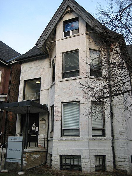 File:703 Spadina Avenue.JPG