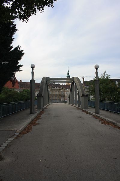 File:Aubrücke in Stockerau-Gesamtansicht.jpg