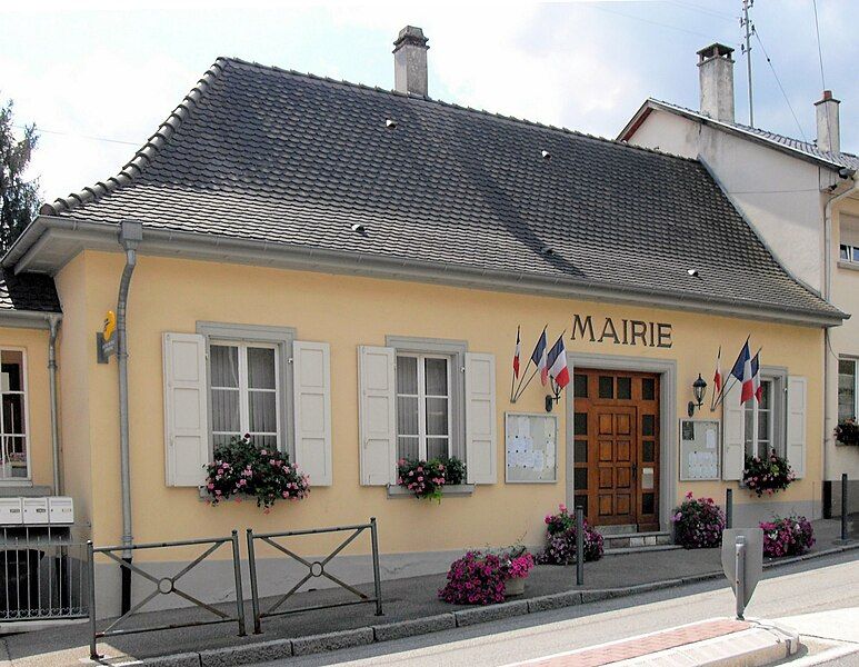 File:Folgensbourg, Mairie.jpg