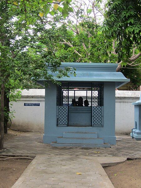 File:Inside Thiruvalluvar Temple.JPG