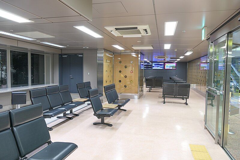 File:Kanazawa-STA Waiting-room.jpg