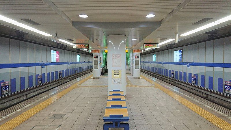 File:Komagabayashi platform.jpg