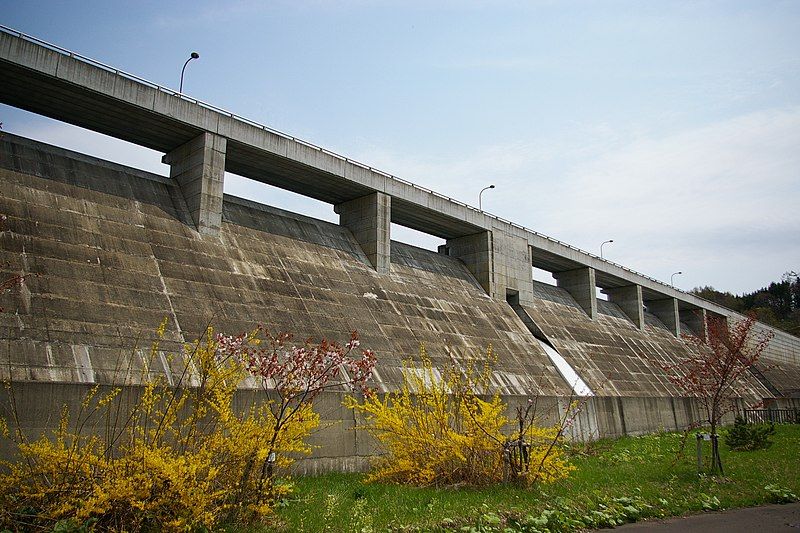 File:Kuriyama dam.JPG