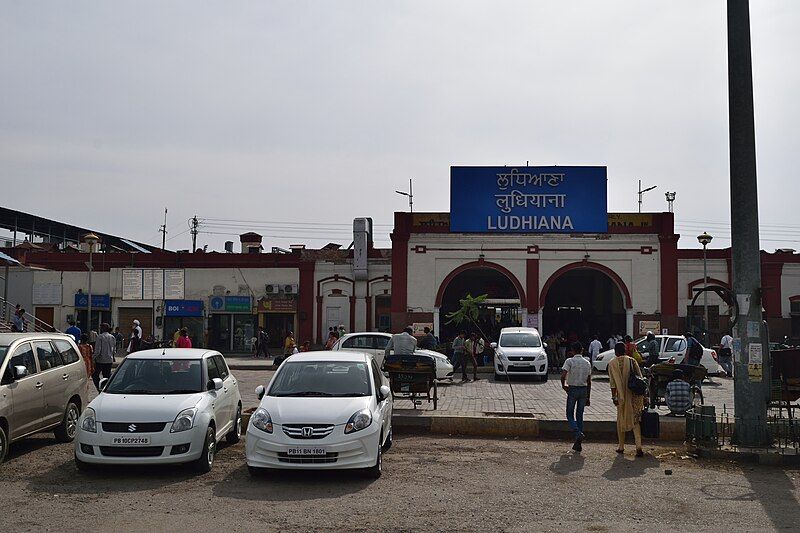 File:LDH RLY STN.JPG