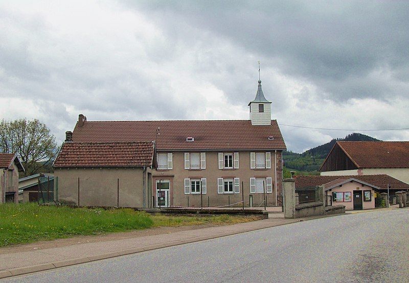 File:Les Poulières, Mairie.jpg