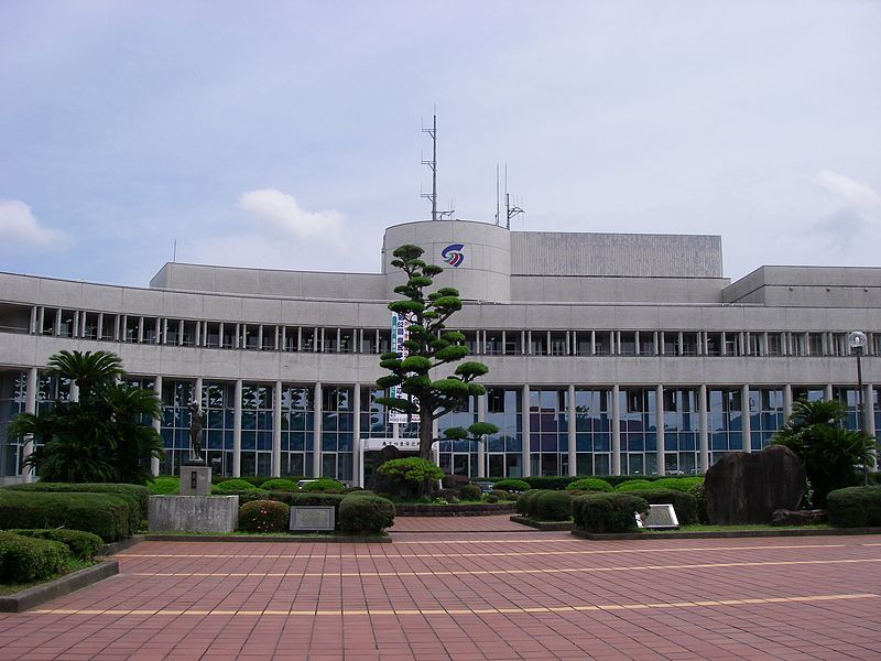 File:Minamisatsuma City Hall.jpg