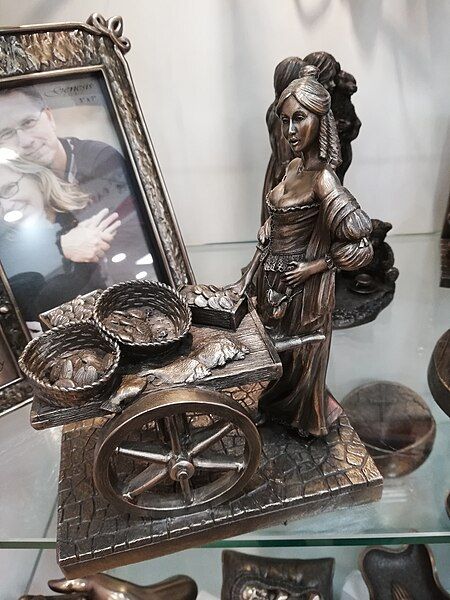 File:Molly malone statuette.jpg