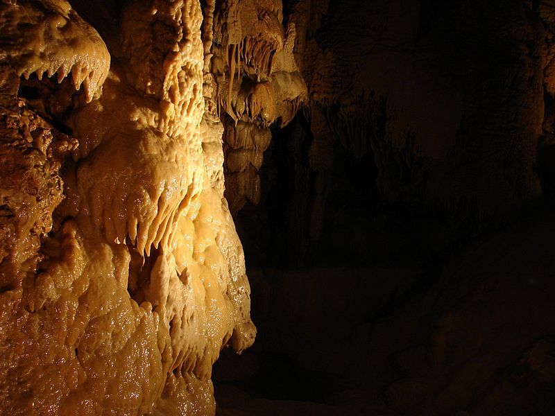 File:NaturalBridgeCaverns14.jpg