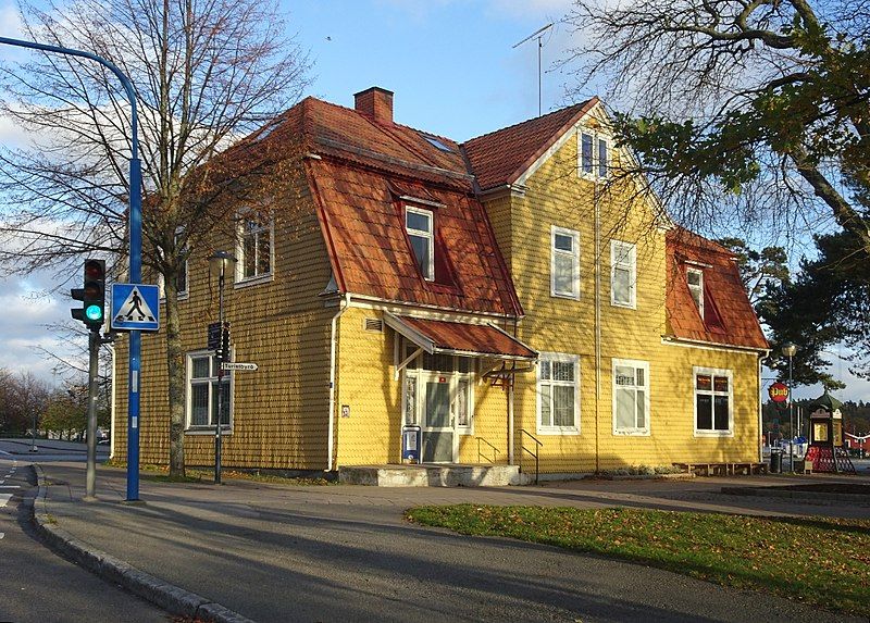 File:Nynäshamn, stationshus, 2017.jpg