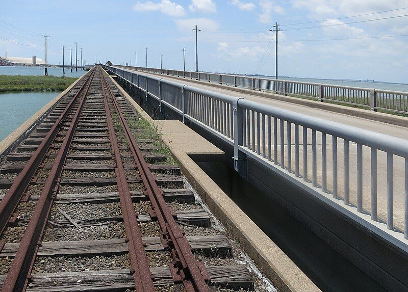 File:Pelican Island Causeway.jpg