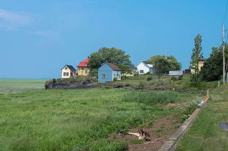 File:Résidences sur L'Isle-aux-Grues.jpg