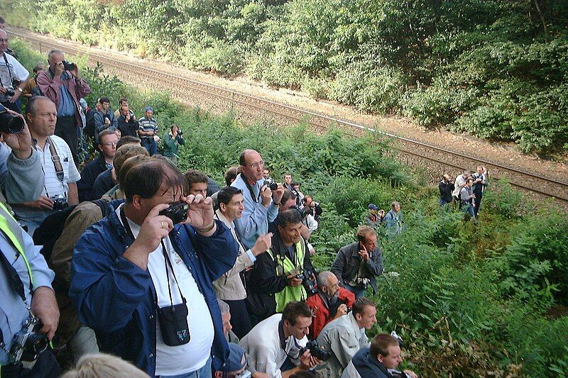 File:Railfan photographers.jpg