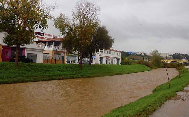 File:River monterroso flowing.jpg