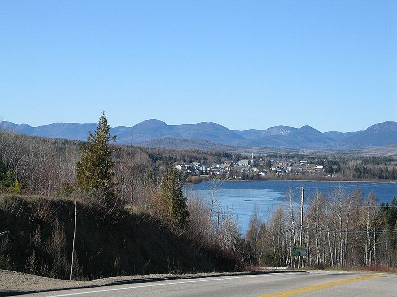 File:Saint-Aimé-des-Lacs, Qc.jpg