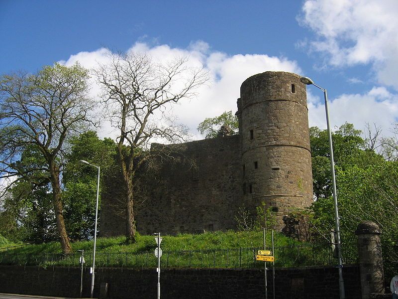 File:StrathavenCastle.JPG