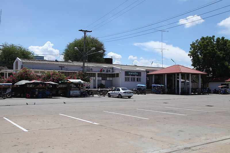 File:Taphan Hin Station.JPG