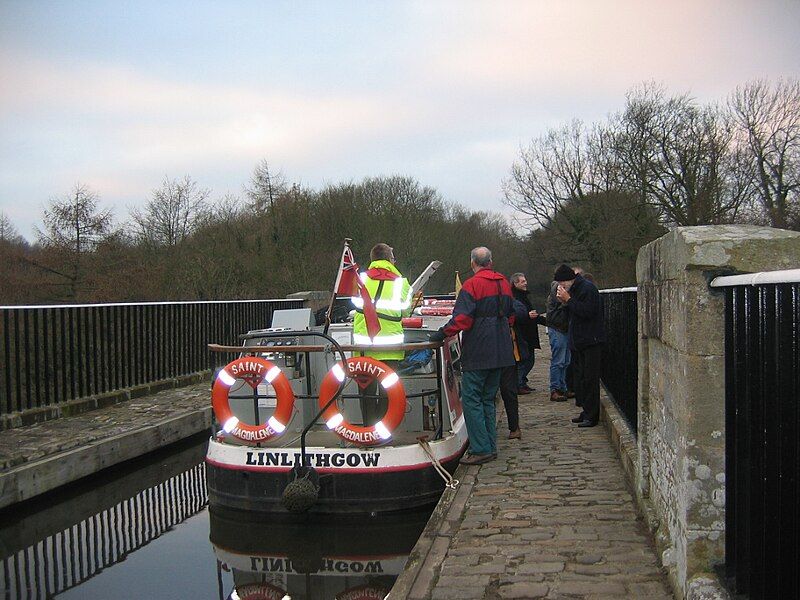 File:AvonAqueductTrip.jpg