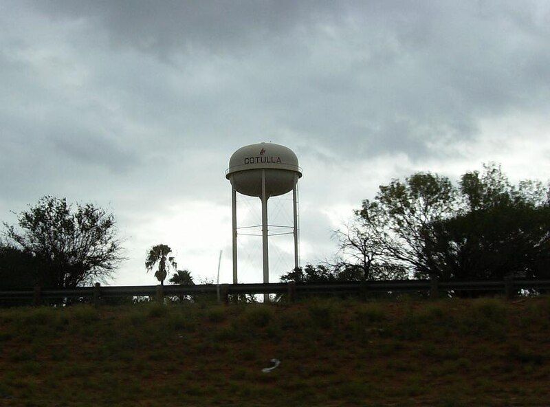 File:Cotulla Water Tower.jpg