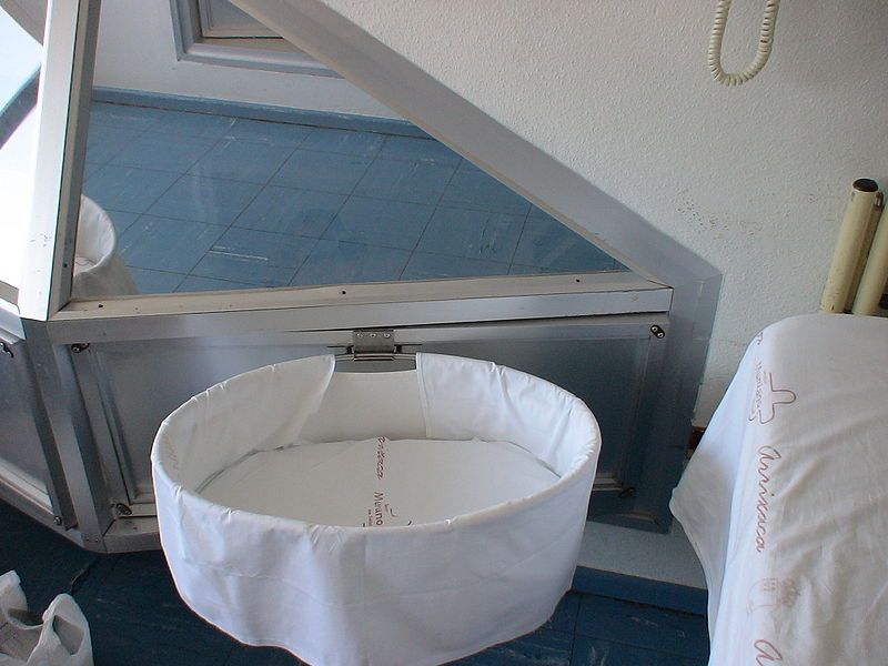 File:HRBassinet.JPG