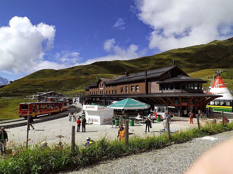 File:Kleine Scheidegg Station.jpg