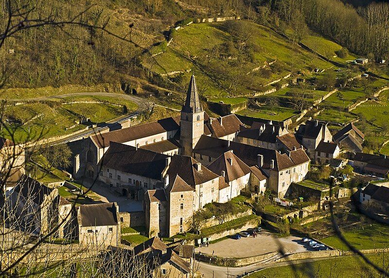 File:L'abbaye de Baume-les-Messieurs.jpg