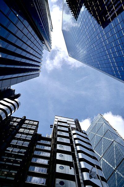 File:Lloyd's Building surrounded.jpg