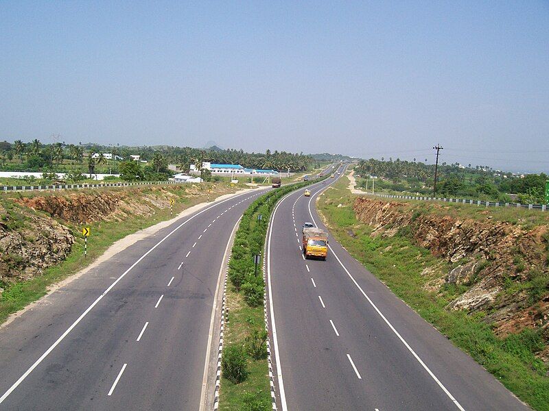 File:Looking-down-National-Highway-Chittode-Junction.JPG