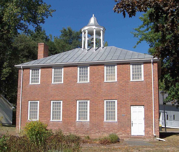 File:Old Farm Schoolhouse.JPG