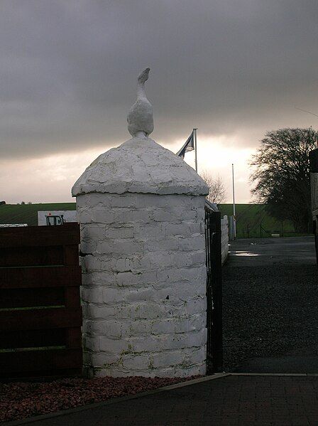 File:Overtounfarmgatepost.JPG