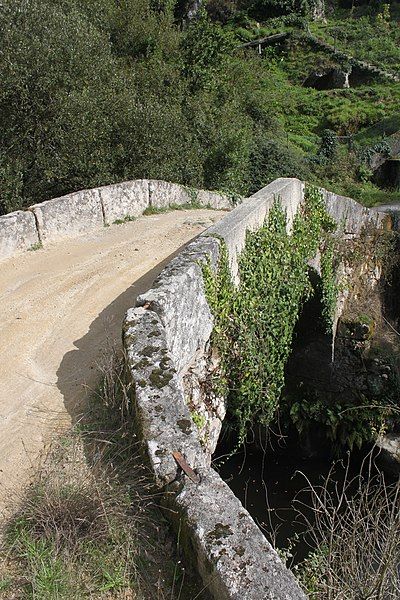 File:Ponte velha-Vale cambra.jpg