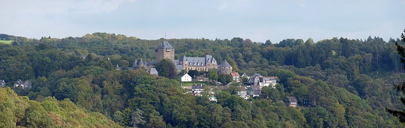 File:Schloss Burg, Solingen.jpg