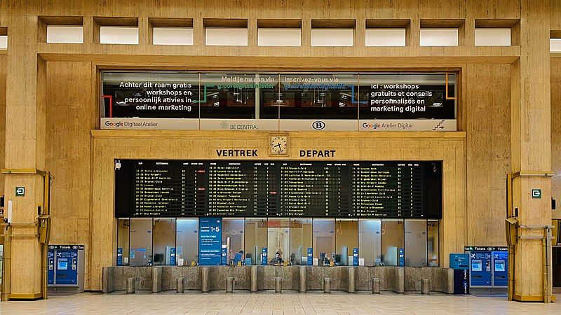 File:Station Brussel-Centraal Loketten.jpg