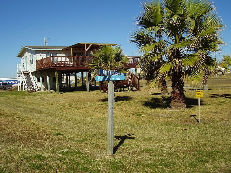 File:SurfsideBeachHouseSign.jpg