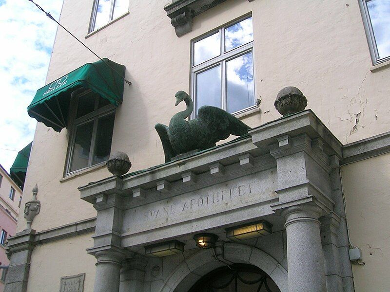 File:Swan apotheke Bergen.JPG