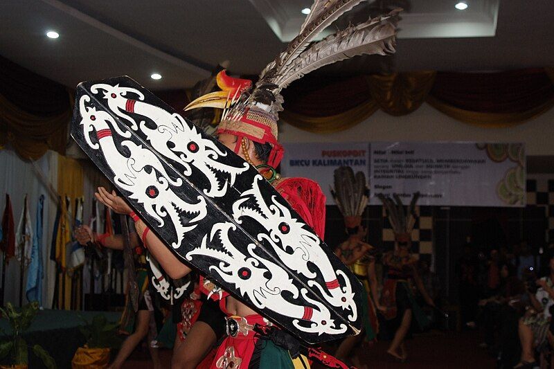 File:Talawang perisai dayak.jpg