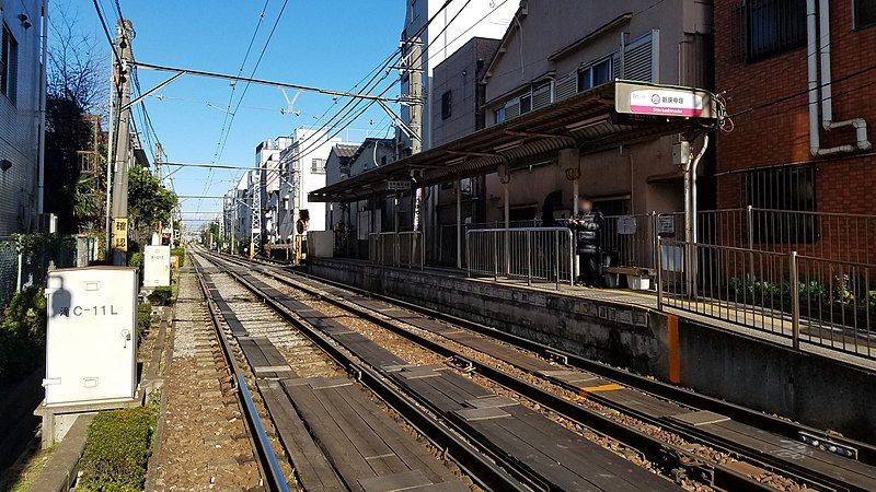 File:Toden-SA20-Shin-koshinzuka-station-platform-20181214-133310.jpg