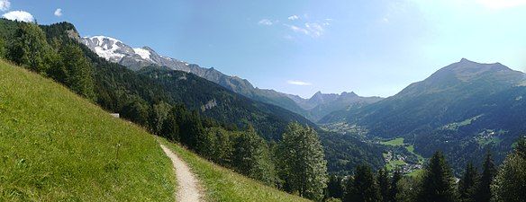 Summer view of the valley of Les Contamines; left: the snow-capped Dômes, facing Mont-Joly.